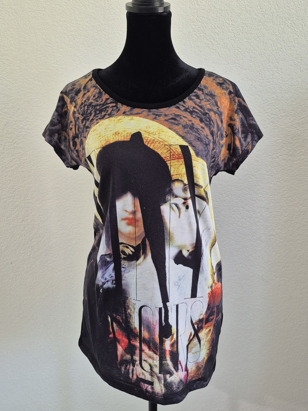 Graphic Short Sleeve Women's Tee in Black and Yellow